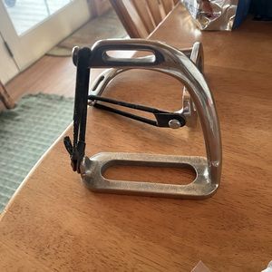 Peacock stirrups